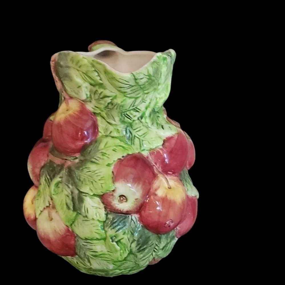 Vintage Bazaar worls brand Majolica 3-d apple pattern 64oz bev pitcher